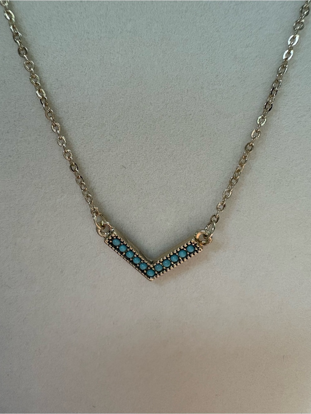 ⭐️ Gold V-Shaped Necklace with Turquoise Accents - Picture 2 of 2